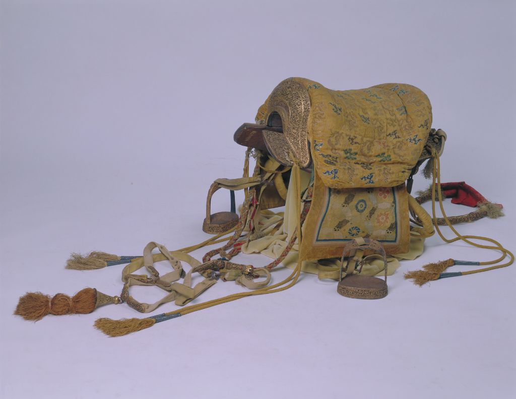 图片[1]-Wood inlaid iron and gold carved saddle-China Archive